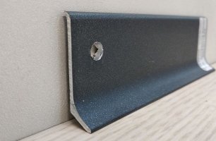 Плинтус алюминиевый Luciano Alluboard Антрацит темный 40x11