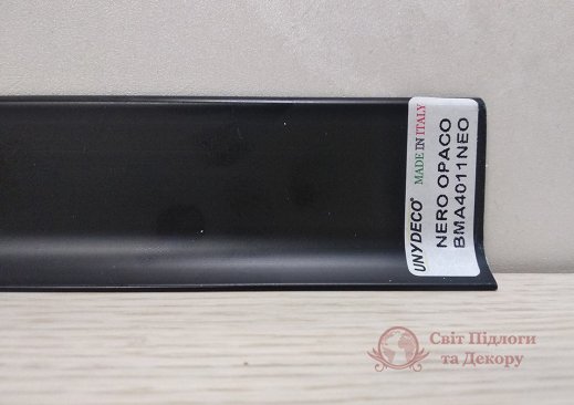Плинтус алюминиевый Luciano Alluboard Черный матовый 40x11 фото №2